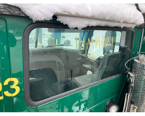 Back Glass Mack CXU Vander Haags Inc COL