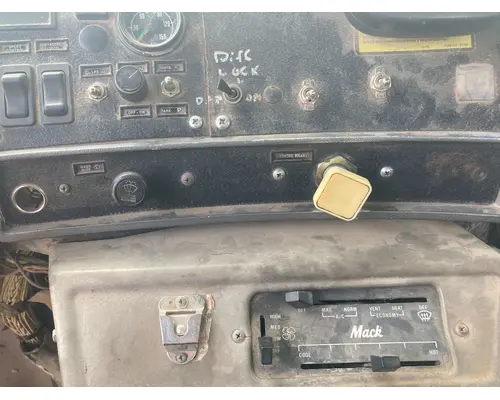 Mack DM600 Dash Panel