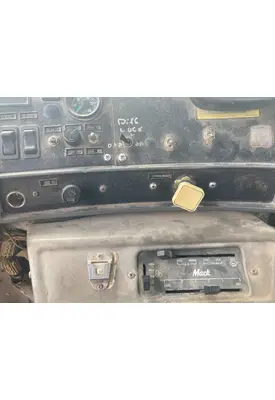 Mack DM600 Dash Panel