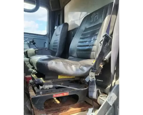 Mack DM688S Seat, Front