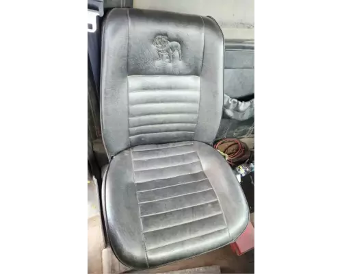 Mack DM688S Seat, Front