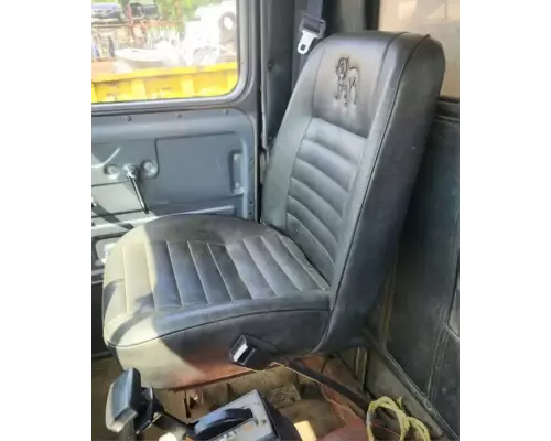 Mack DM688S Seat, Front
