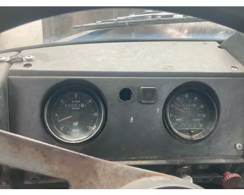 Mack DM800 Instrument Cluster