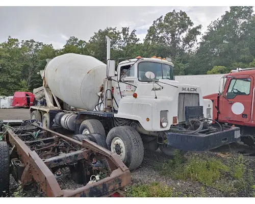 Complete Vehicle MACK DM686X Truck Salvage International Inc