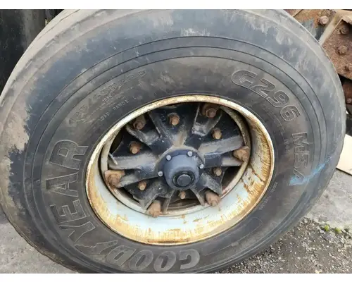 Spindle / Knuckle, Front Mack DM688S Complete Recycling Group LLC