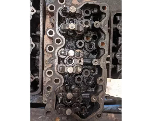 Mack E7-300 Cylinder Head