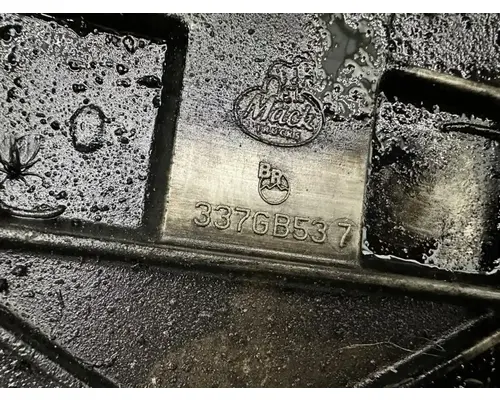 Mack E7-400 Valve Cover