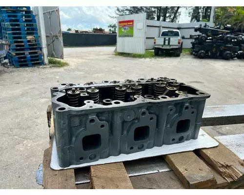 Mack E7 Cylinder Head