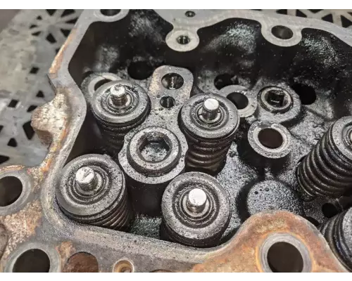 Mack E7 Cylinder Head