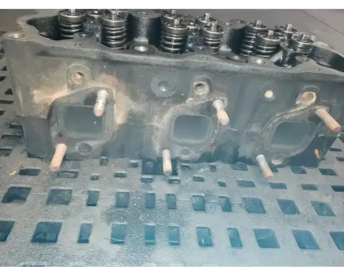 Mack E7 Cylinder Head