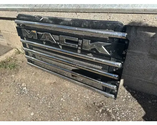 Mack GRANITE Grille