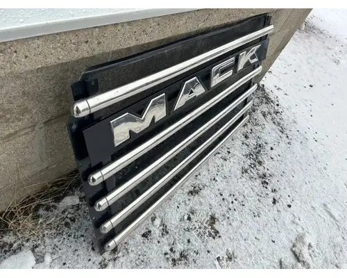 Mack GRANITE Grille