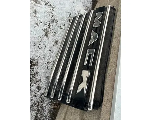 Mack GRANITE Grille