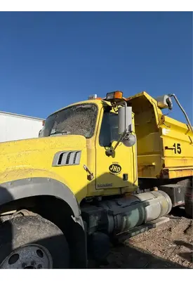 Mack GU713 Cab