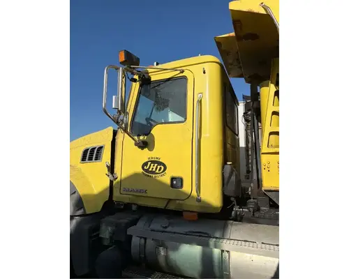 Mack GU713 Cab