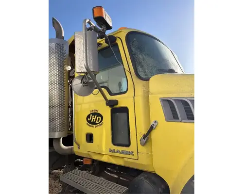 Mack GU713 Cab