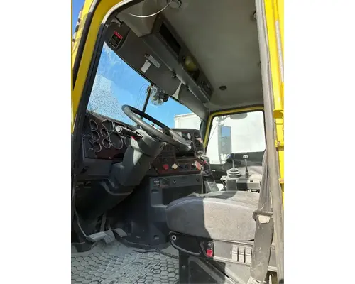 Mack GU713 Cab