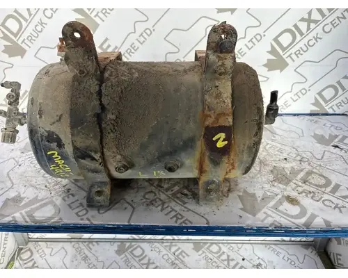 Mack GU813 Air Tank