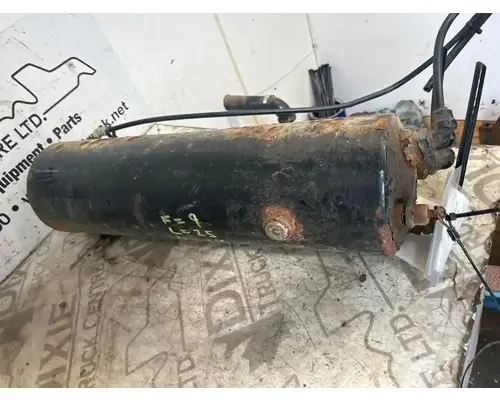 Mack GU813 Air Tank