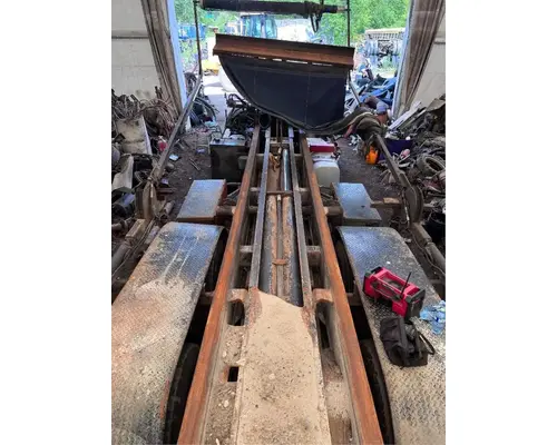 Mack GU813 Equipment (Mounted)