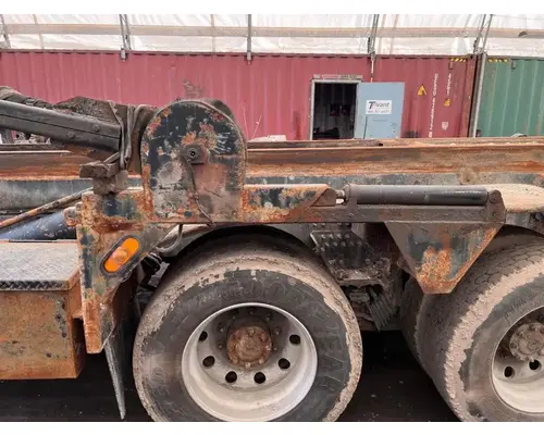 Mack GU813 Equipment (Mounted)