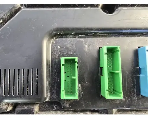 Mack GU813 Instrument Cluster