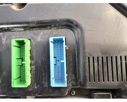 Mack GU813 Instrument Cluster