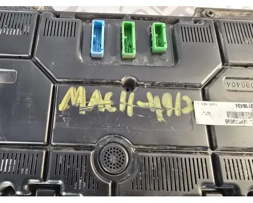 Mack GU813 Instrument Cluster