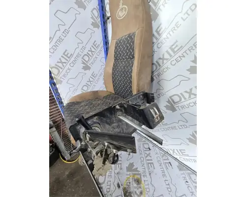 Mack GU813 Seat, Front