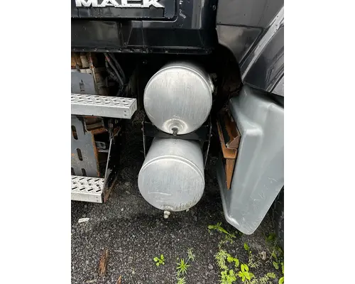 Air Tank MACK GU713 Dutchers Inc   Heavy Truck Div  Ny