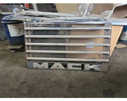 Grille Mack GU713 Casey's Truck Salvage World