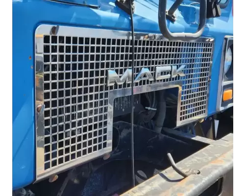 Mack MR688S Grille