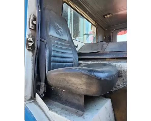 Mack MR688S Seat, Front