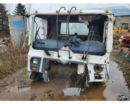 Mack MRU613 Cab
