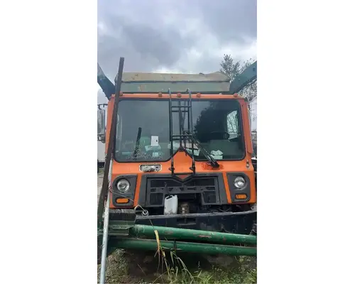 Mack MRU613 Cab