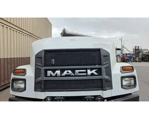 Hood MACK MD6 American Truck Salvage