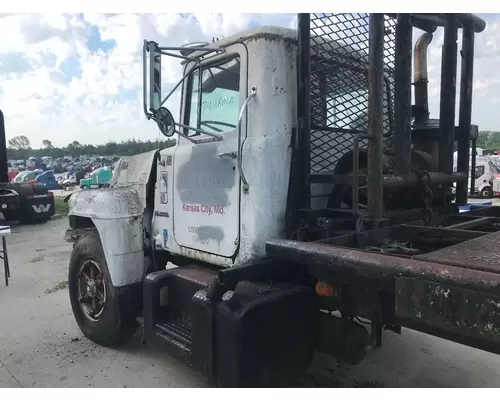 Mack R600 Cab Assembly