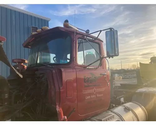 Mack R600 Cab Assembly