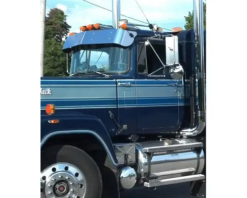 Sun Visor (External) MACK R600 LKQ KC Truck Parts - Inland Empire