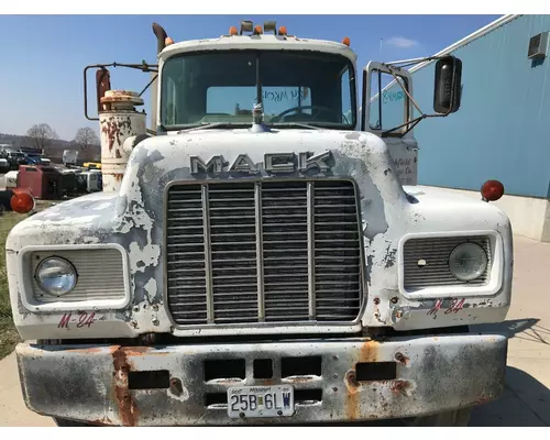 Mack R600 Hood in Kansas City, MO #24857514