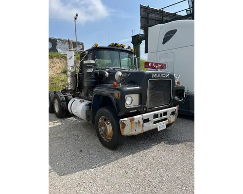 Mack R686ST Vehicle for Sale