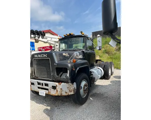 Complete Vehicle Mack R686ST River City Truck Parts Inc.
