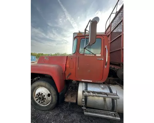 Mack R688ST Cab
