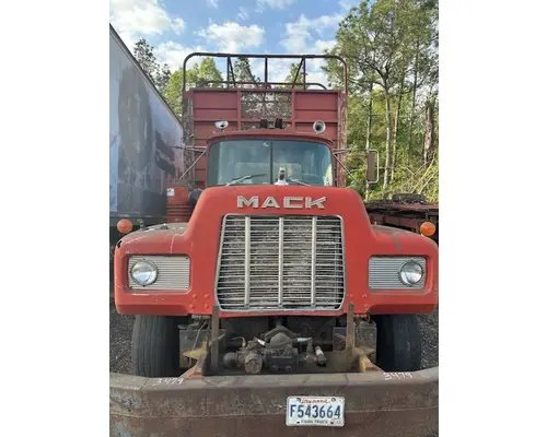 Mack R688ST Cab