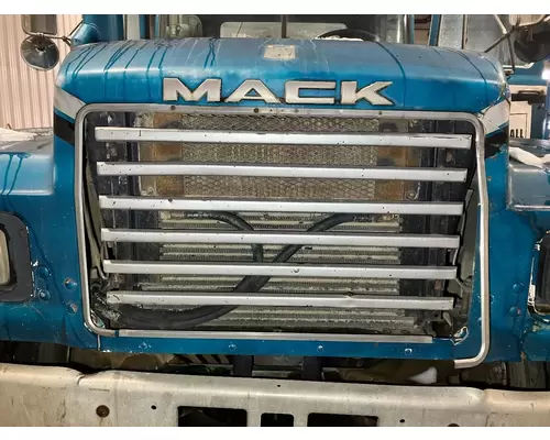 Mack RD600 Grille