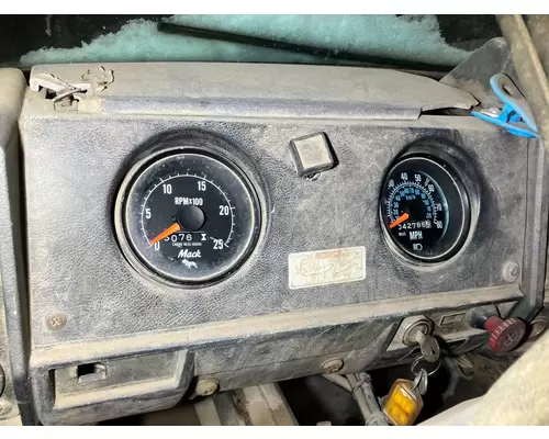 Mack RD600 Instrument Cluster