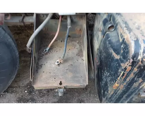 Mack RD685S Battery Box