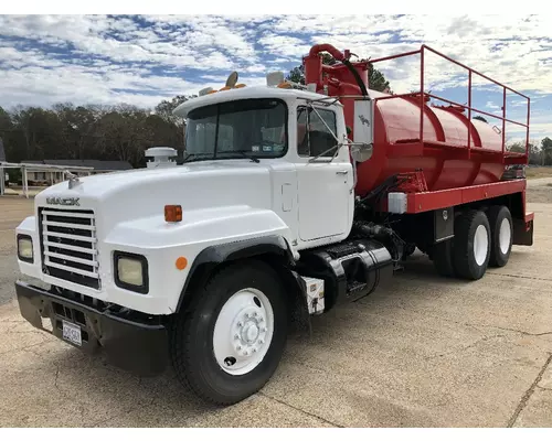 Mack RD688S Complete Vehicle