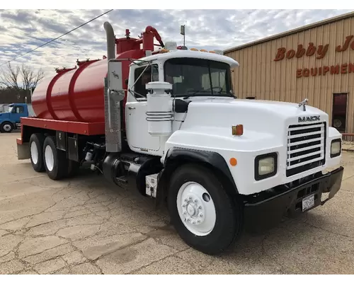 Mack RD688S Complete Vehicle