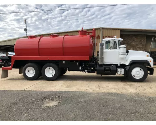 Mack RD688S Complete Vehicle